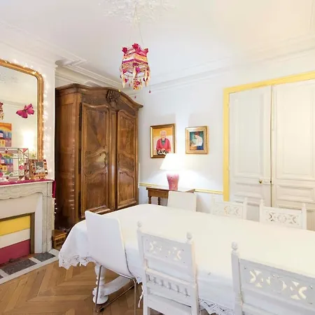 Veeve - Painting The Streets Of Pigalle