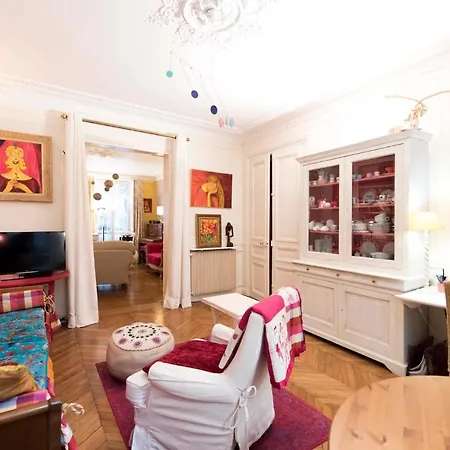 Veeve - Painting The Streets Of Pigalle * פריז